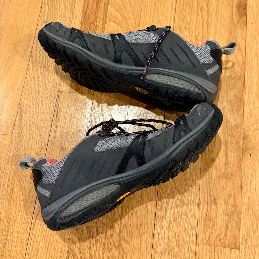 Merrell Gray and Pink Women's Hiking Sneakers - Picture 4 of 7